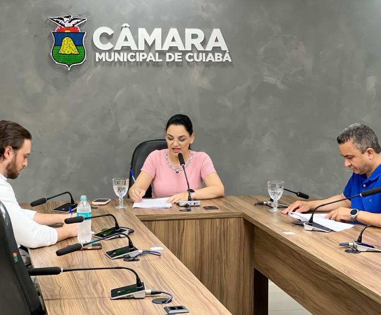 CCJR limpa a pauta e delibera sobre 30 matérias