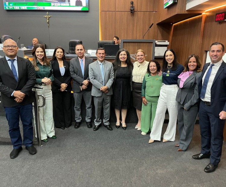 Tribuna Livre debate a Política Nacional de Atenção Integral à Saúde da Mulher 