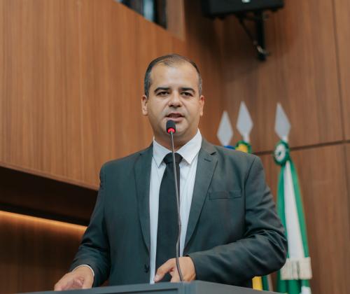 Ilde Taques mobiliza voluntários para atendimentos na Escola Senador Azeredo