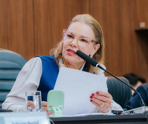 Paula Calil apresenta projeto para ampliar “Parada Segura” no transporte coletivo de Cuiabá