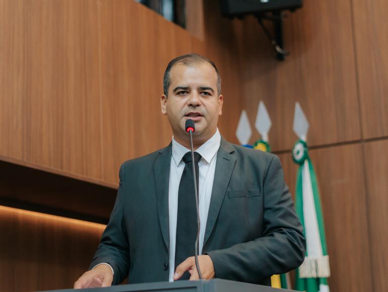 Ilde Taques mobiliza voluntários para atendimentos na Escola Senador Azeredo