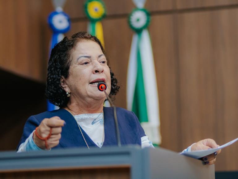 Baixinha Giraldelli cobra dignidade e infraestrutura para moradores sem água e esgoto na capital