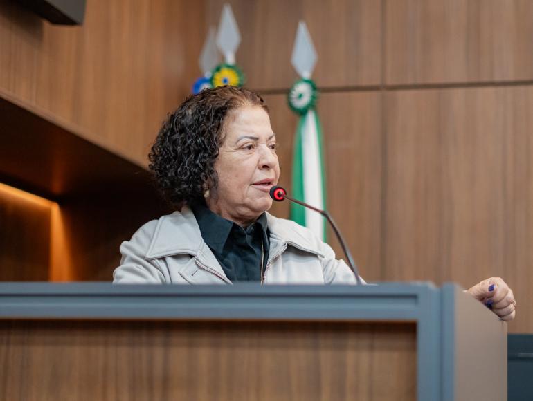 Baixinha Giraldelli alerta para risco de doenças causadas pela falta de saneamento