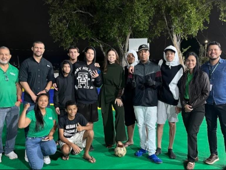 Michelly Alencar celebra entrega de quadra esportiva no bairro Dom Aquino