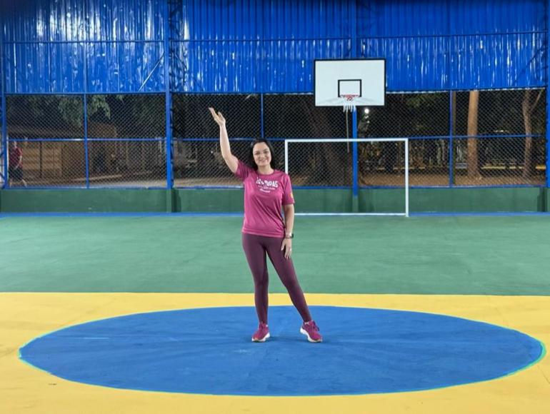 Samantha Iris lidera mutirão e entrega revitalização de praça e quadra no Parque Cuiabá
