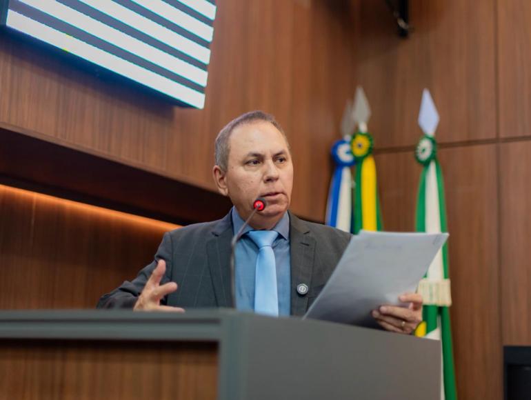 Dilemário Alencar reforça pedido por asfalto no Jardim Itapuã