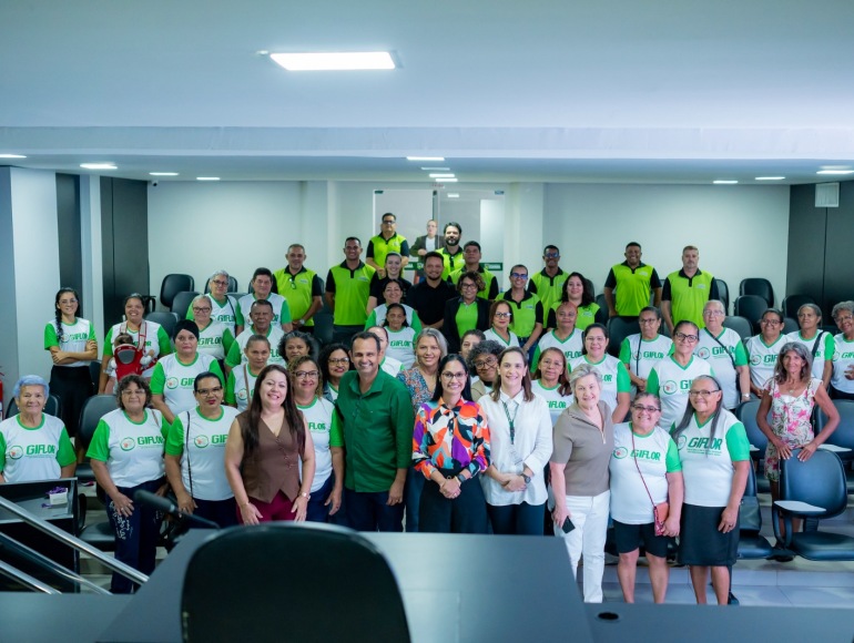 Câmara de Cuiabá recebe grupo de idosos para ação de conscientização e cidadania