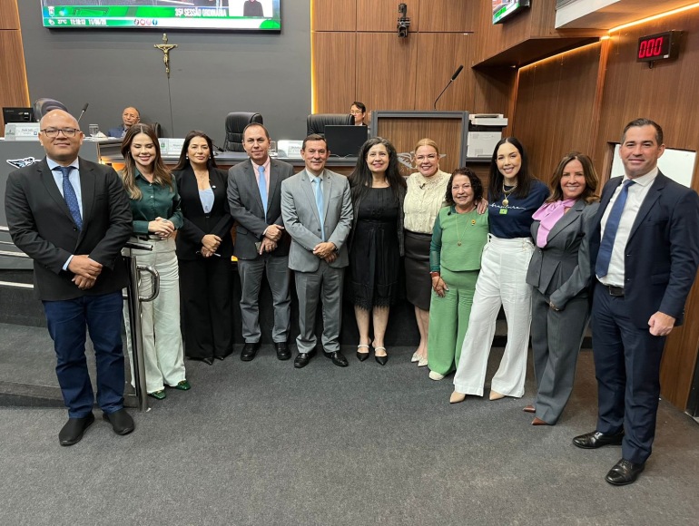Tribuna Livre debate a Política Nacional de Atenção Integral à Saúde da Mulher 